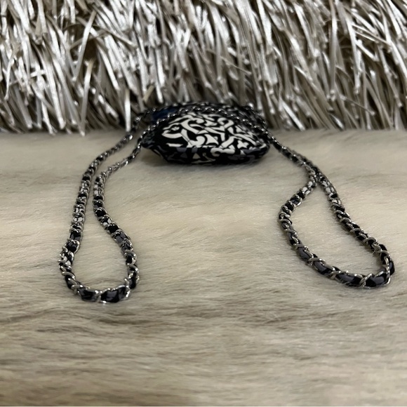 VERA BRADLEY Canterberry Cobalt Mini Cellphone Crossbody Chainlink Strap 2013 - Picture 9 of 14